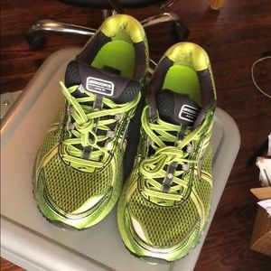 Brooks Adrenaline running shoes size 9